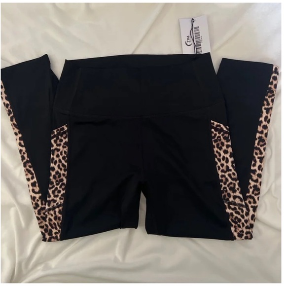 Zyia Leopard Leggings - Picture 2 of 6